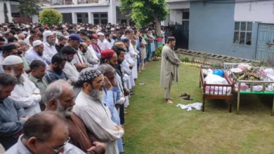 Residents and relatives offer funeral prayers for the victims who died in flash floods in Sialkot, i... Read more at: https://english.mathrubhumi.com/news/world/pakistan-floods-46-dead-including-13-family-members-as-monsoon-rains-batter-nation-video-c4xu39rn