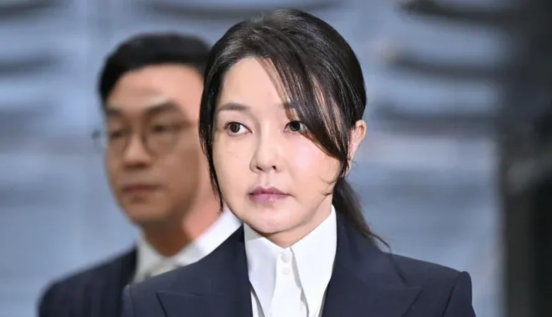 Kim Keon Hee was also ordered to return a diamond necklace and pay back 12.85 million won