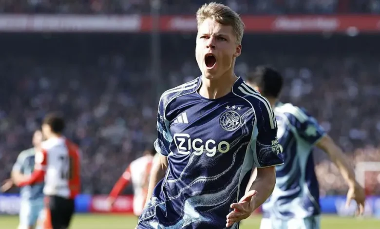Sean Steur made 24 appearances for Ajax in 2025-26