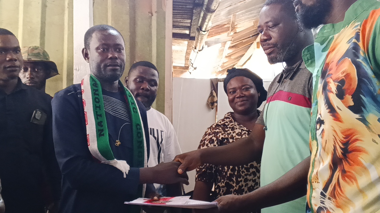 Mark Okraku presenting his nomination form to EC officials.