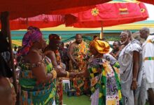 Oyiakekyere Nana Ansah Kwao IV, Akwamu-Adumasahene exchanging pleasantry with Okuapehemaa